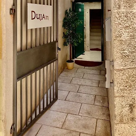 & Dujam Pensionat