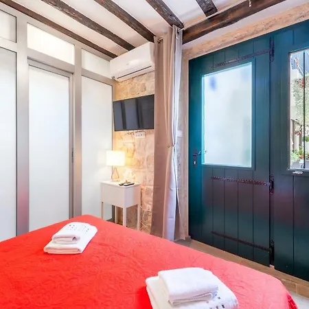 & Dujam Pensión Split